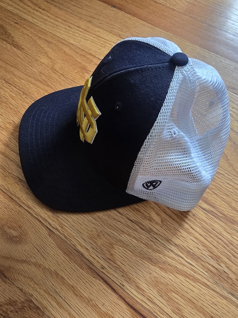Top Of The World Notre Dame White/Navy Blue Mesh Trucker Hat - Picture 3 of 4